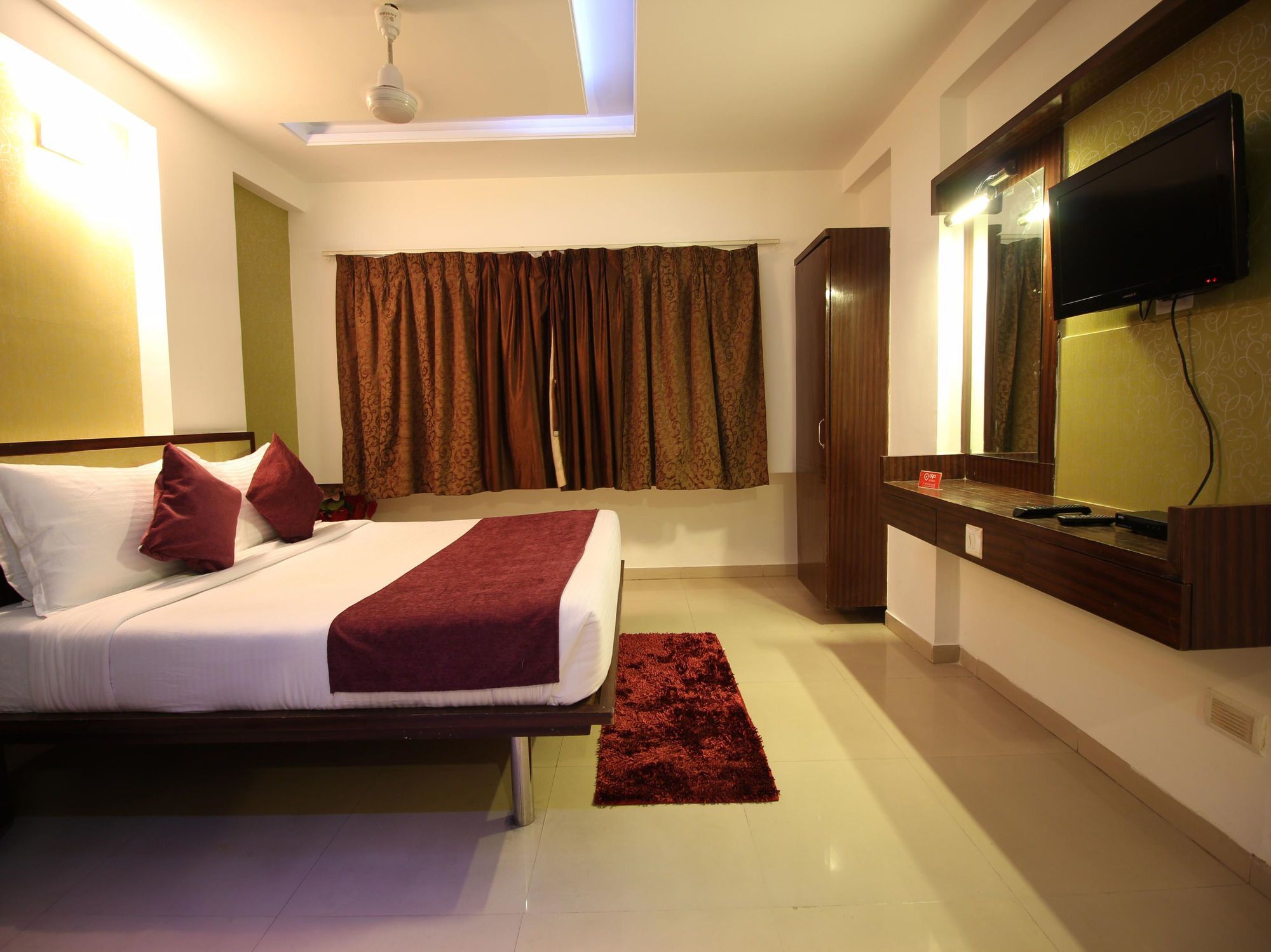 Oyo 2485 Hotel Kalash Inn Ahmedabad Exterior foto
